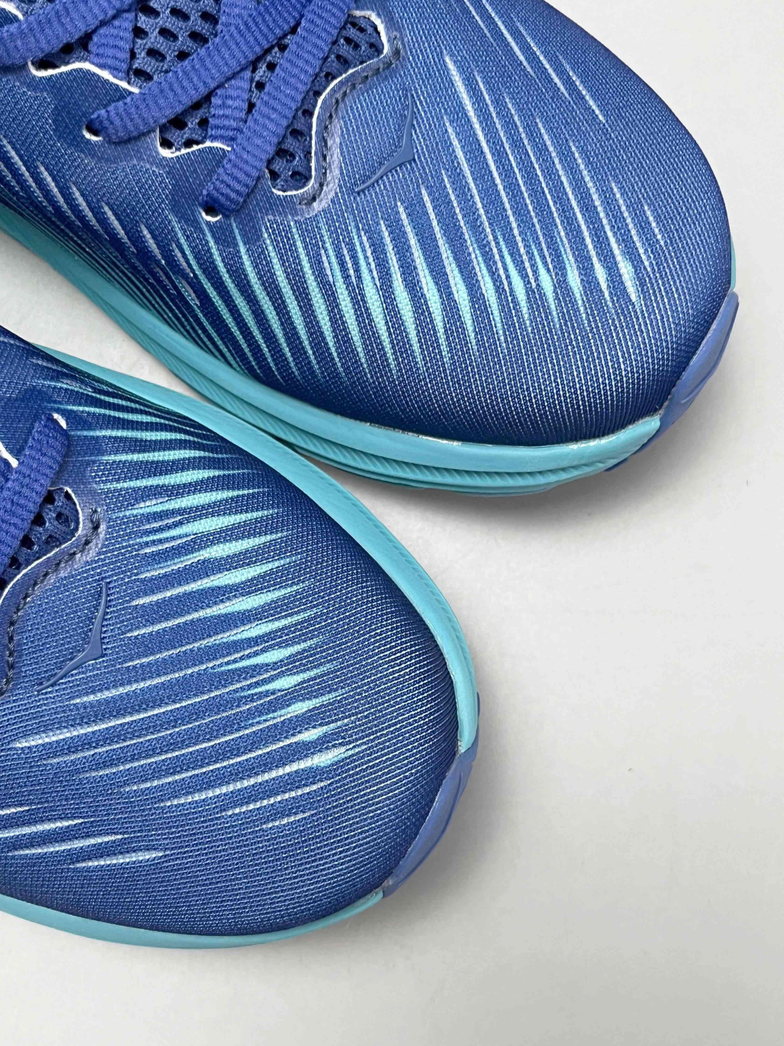 Hoka One One Clifton 8 'Bellwether Blue Scuba Blue'