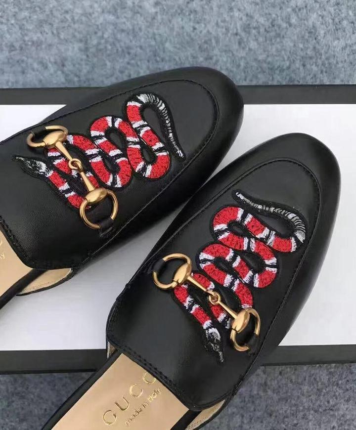 GUCCI Leather Logo Slippers – Men's Luxury Comfort & Style