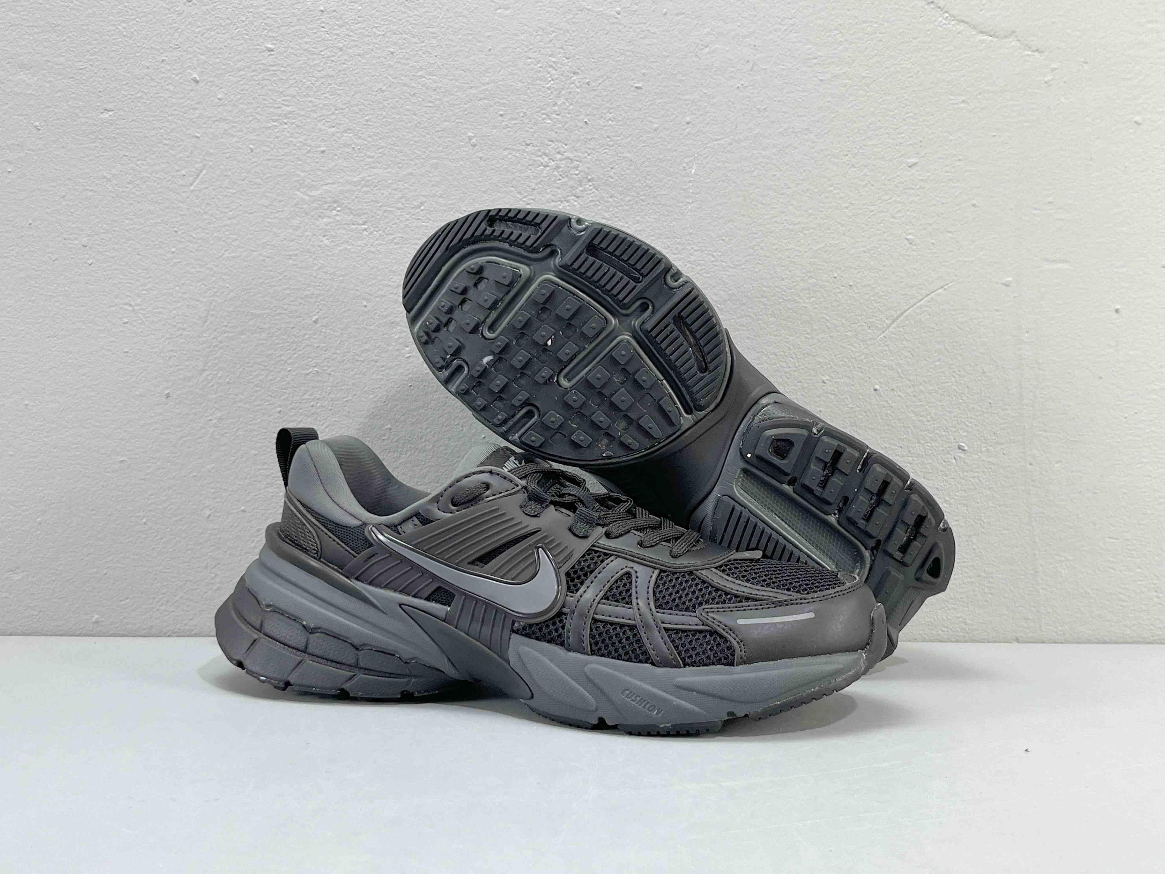 Nike V2K Run 'Metalic Silver Black'