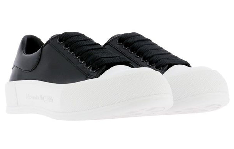 (WMNS) Alexander McQueen Deck Plimsoll Lace-Up Sneakers 'Black White' 667245WIAB61070