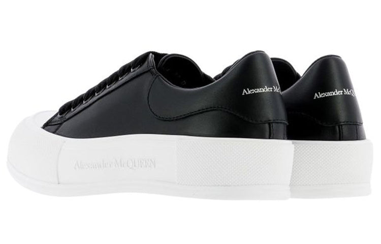 (WMNS) Alexander McQueen Deck Plimsoll Lace-Up Sneakers 'Black White' 667245WIAB61070