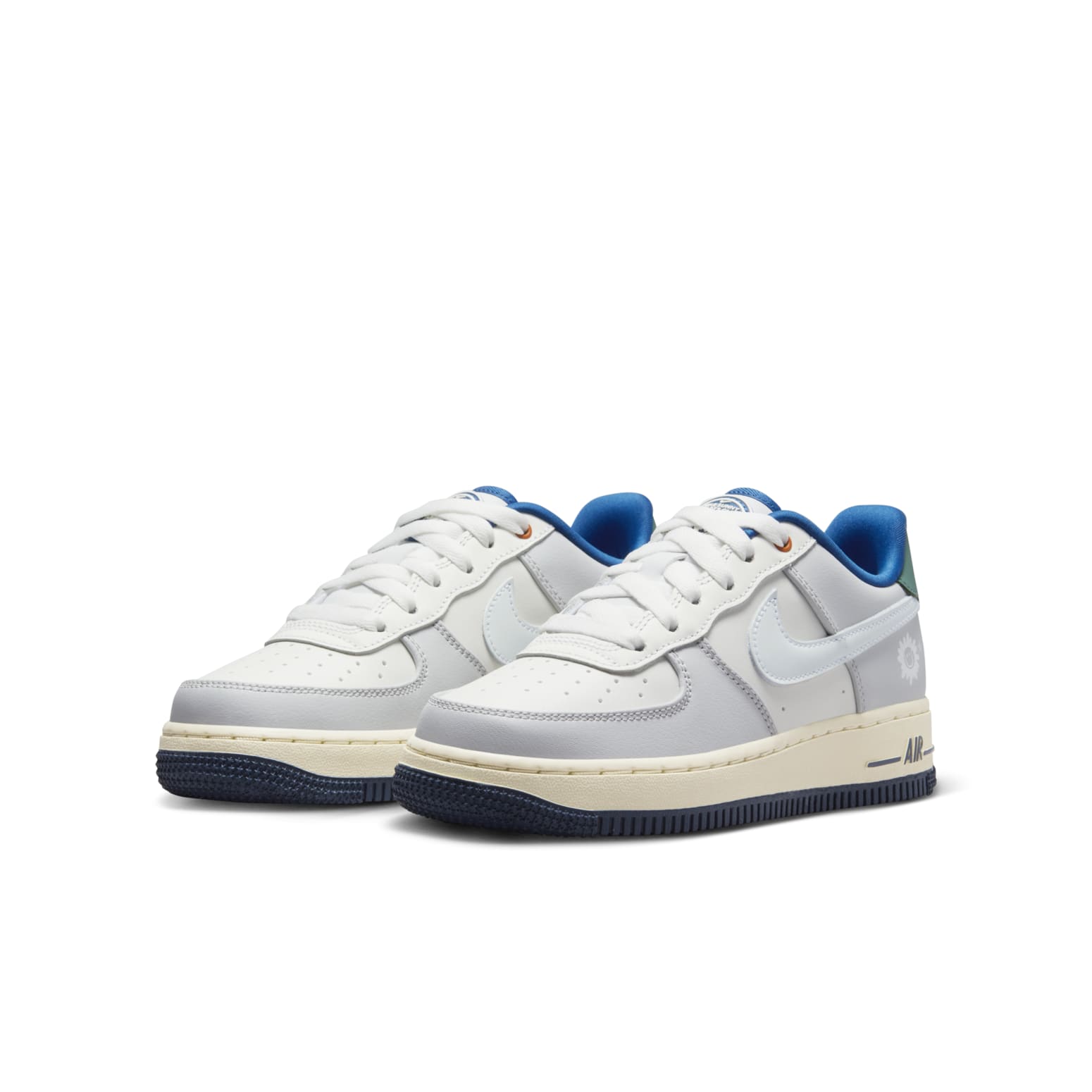 (GS) Nike Air Force 1 LV8 'Sail White Thinder Blue' HM3721-111