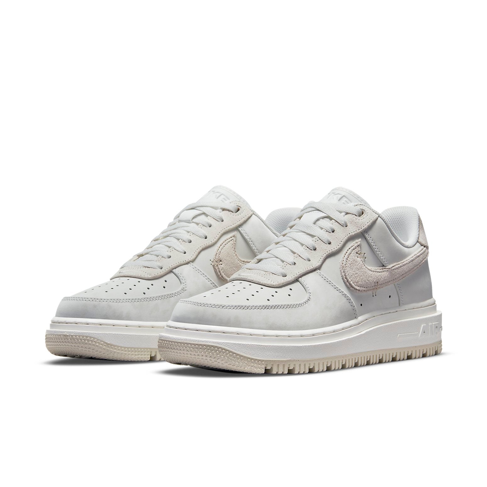 Nike Air Force 1 Luxe 'Triple White' DD9605-100