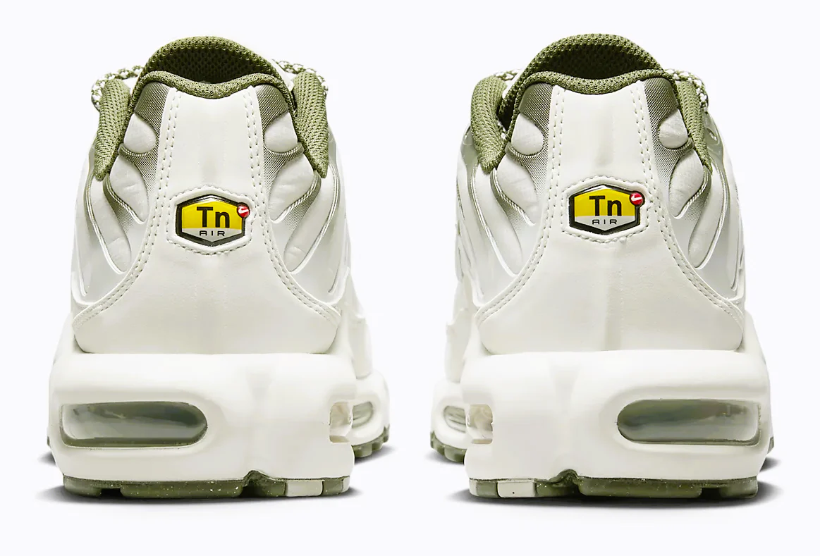 NIKE AIR MAX PLUS