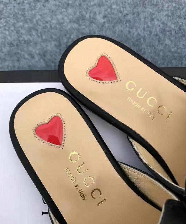 GUCCI Leather Logo Slippers – Men's Luxury Comfort & Style