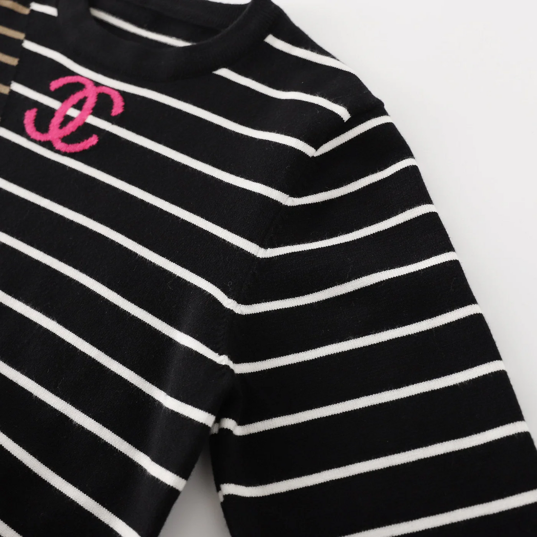 New CHANEL - SWEATSHIRT