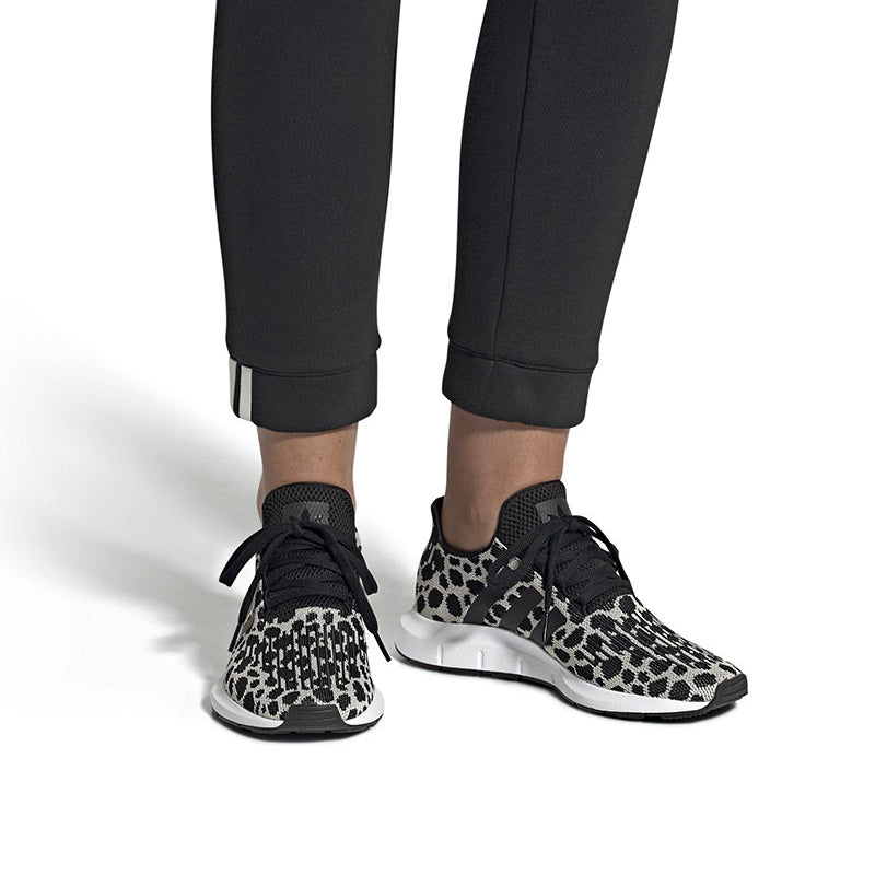 (WMNS) adidas Swift Run 'Leopard Print' BD7962