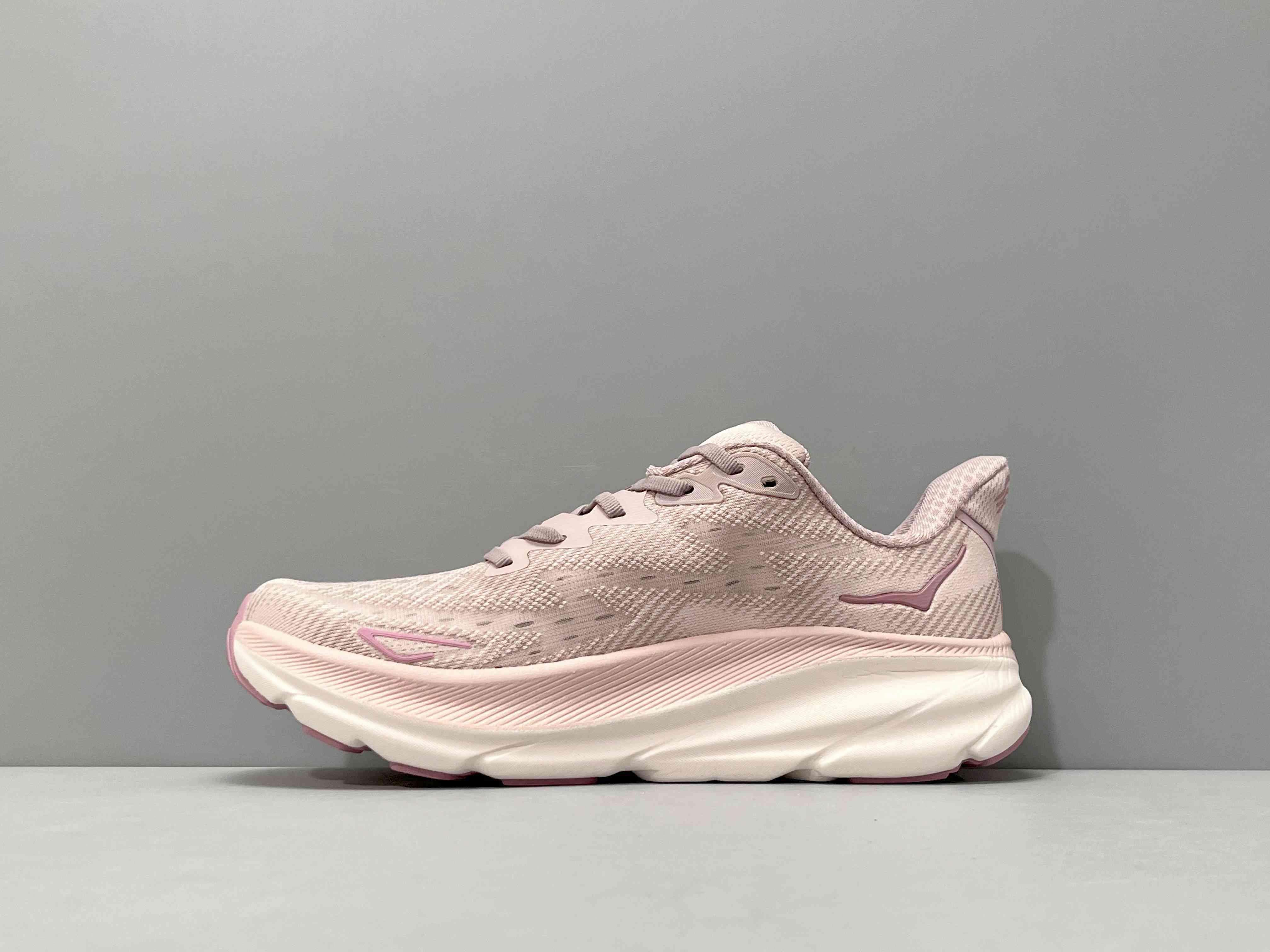 Hoka One One Clifton 9 'Peach Whip'