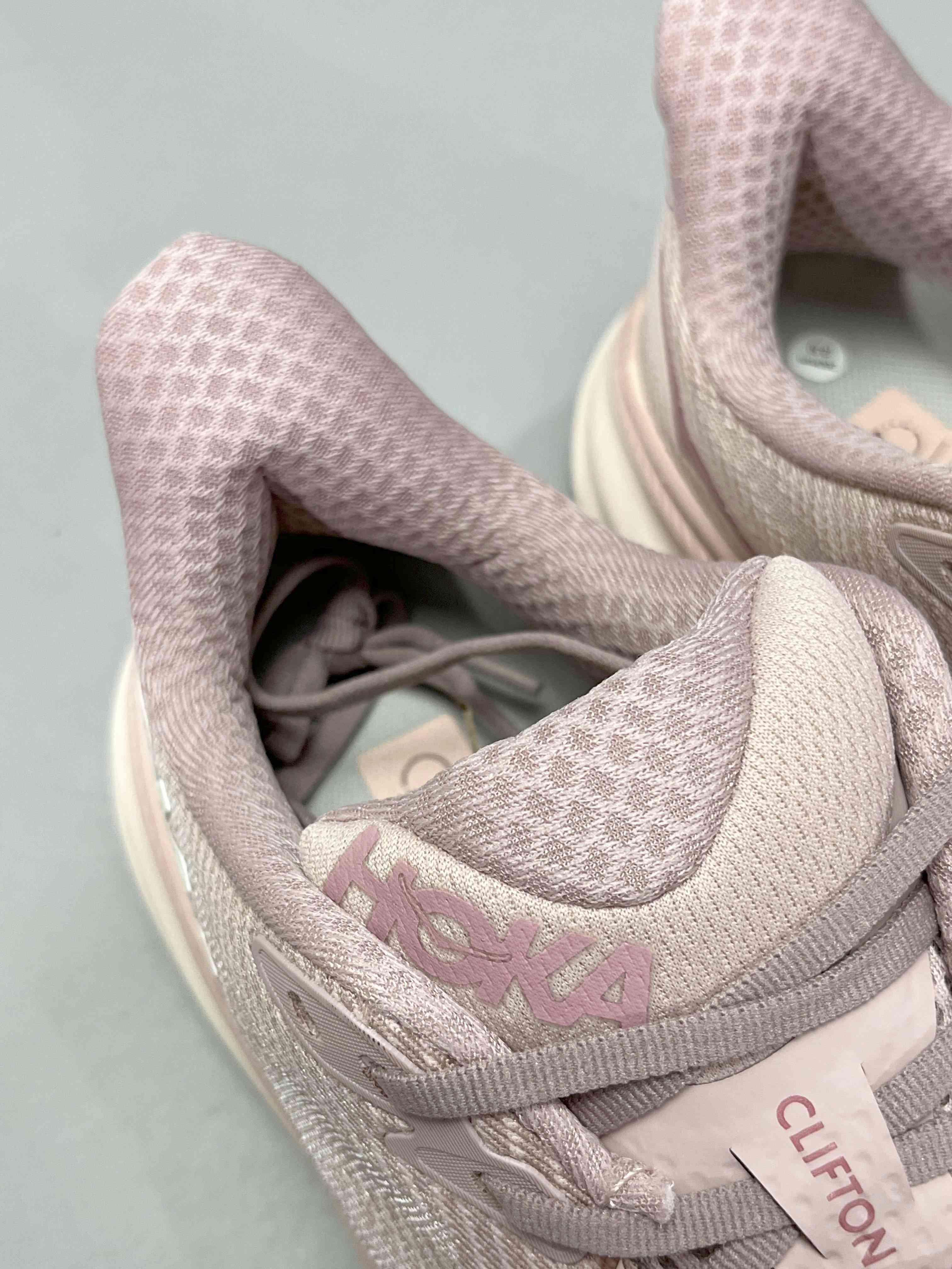 Hoka One One Clifton 9 'Peach Whip'
