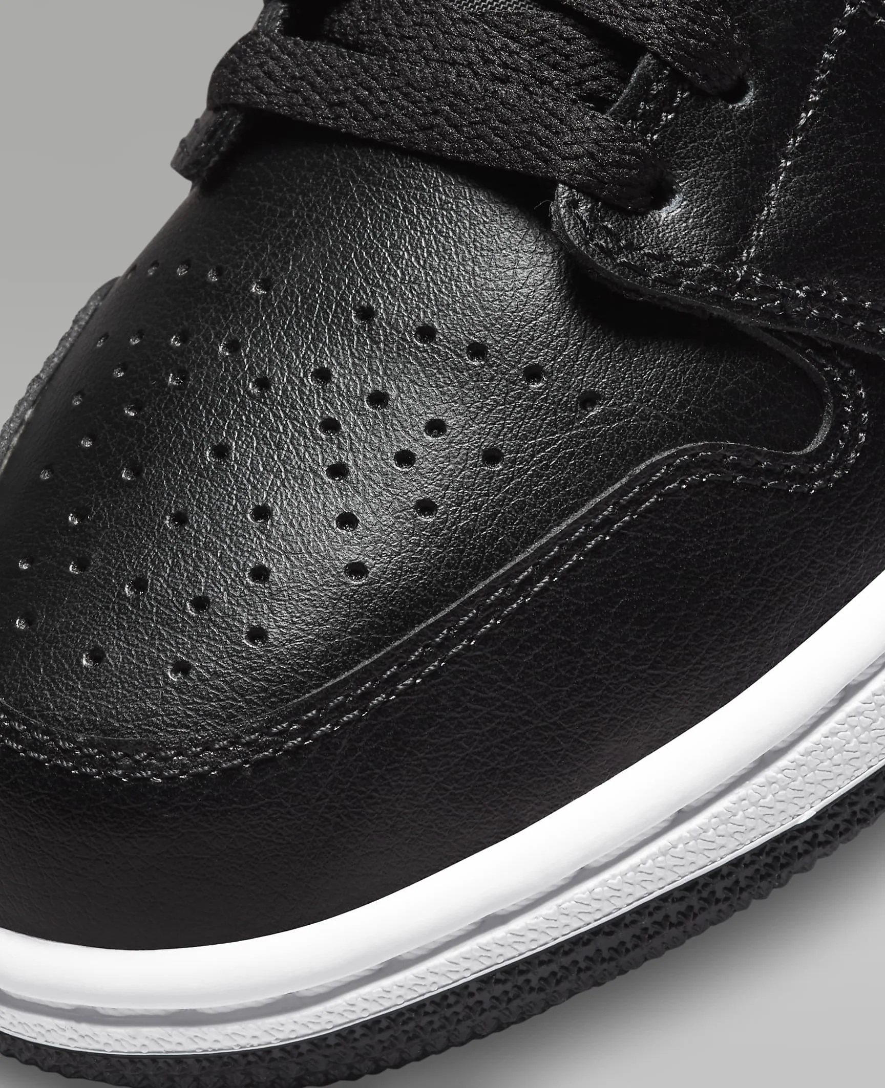 AIR JORDAN 1 MID Black/White