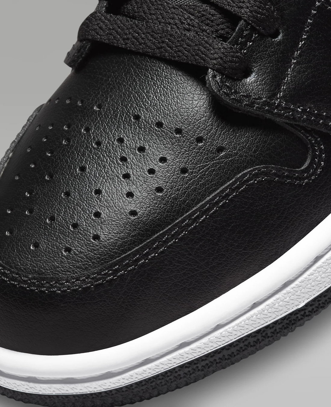 AIR JORDAN 1 MID Black/White