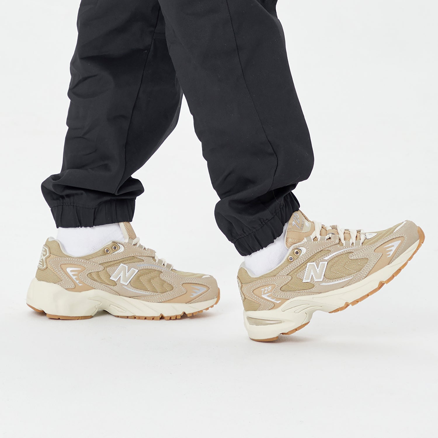 New Balance 725 'Cream' ML725W