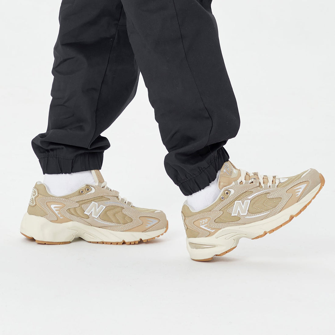 New Balance 725 'Cream' ML725W
