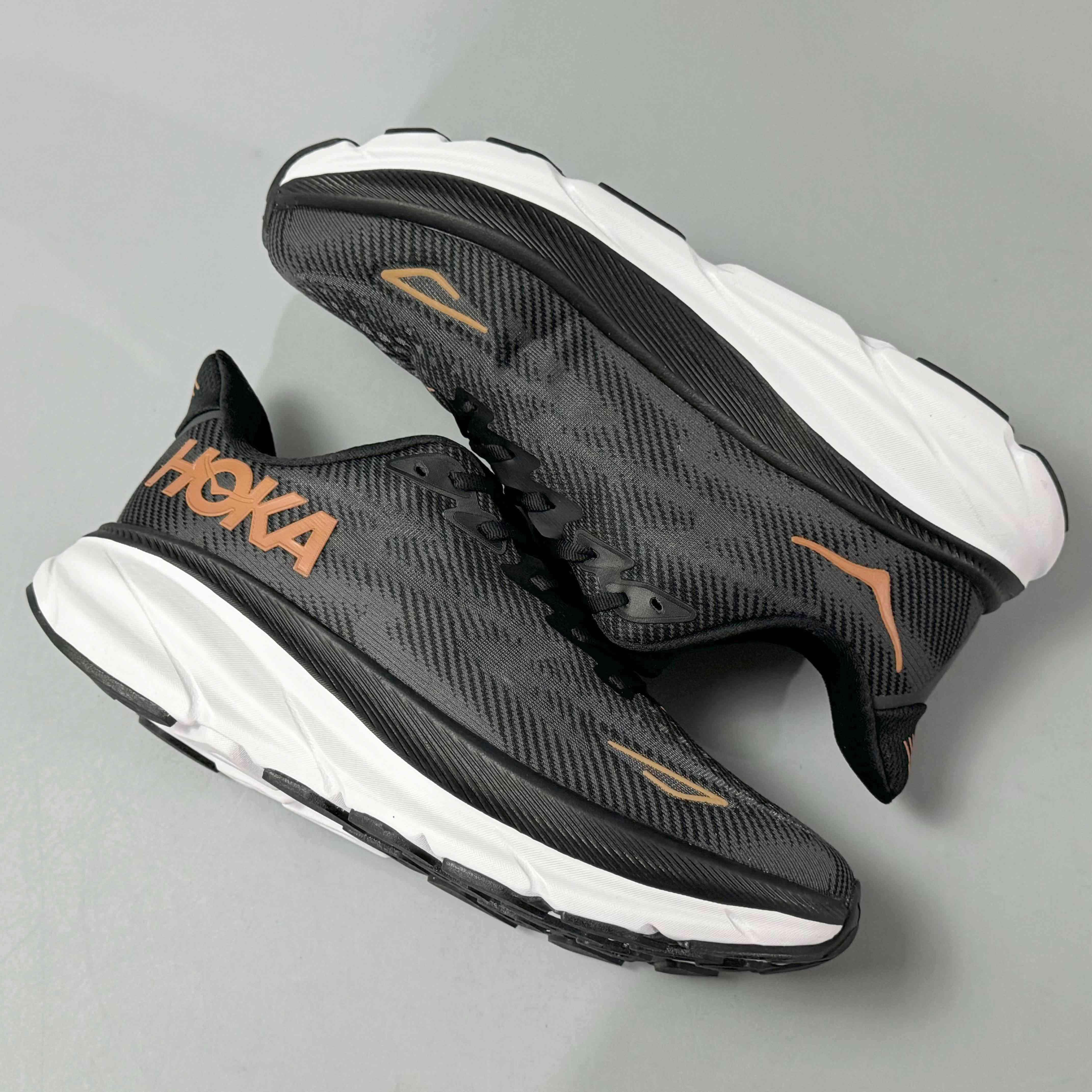 Hoka One One Clifton 9 'Black Copper'