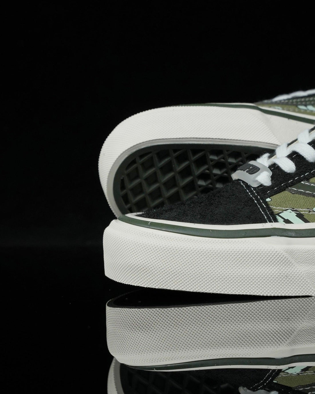UNDEFEATED x Vans U-Man 'Green/Black/White'