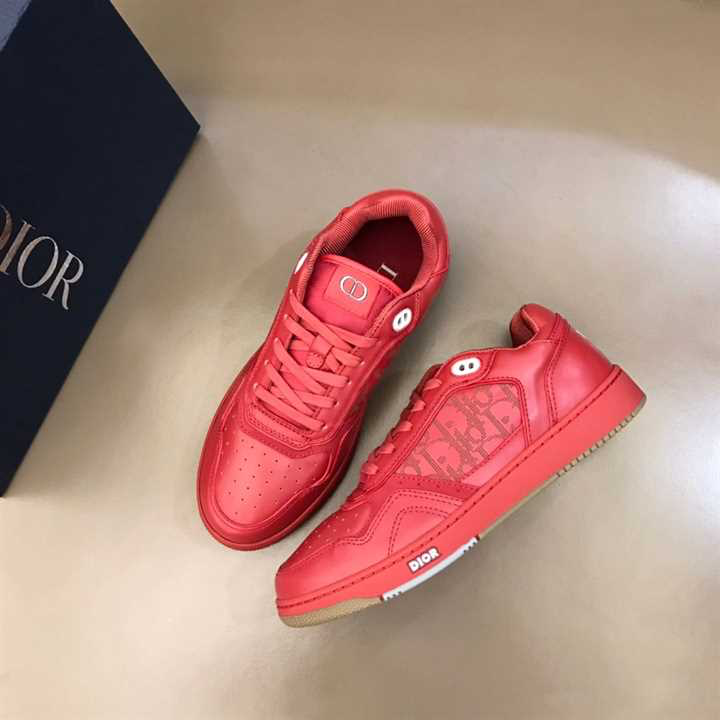 CHRISTIAN DIOR