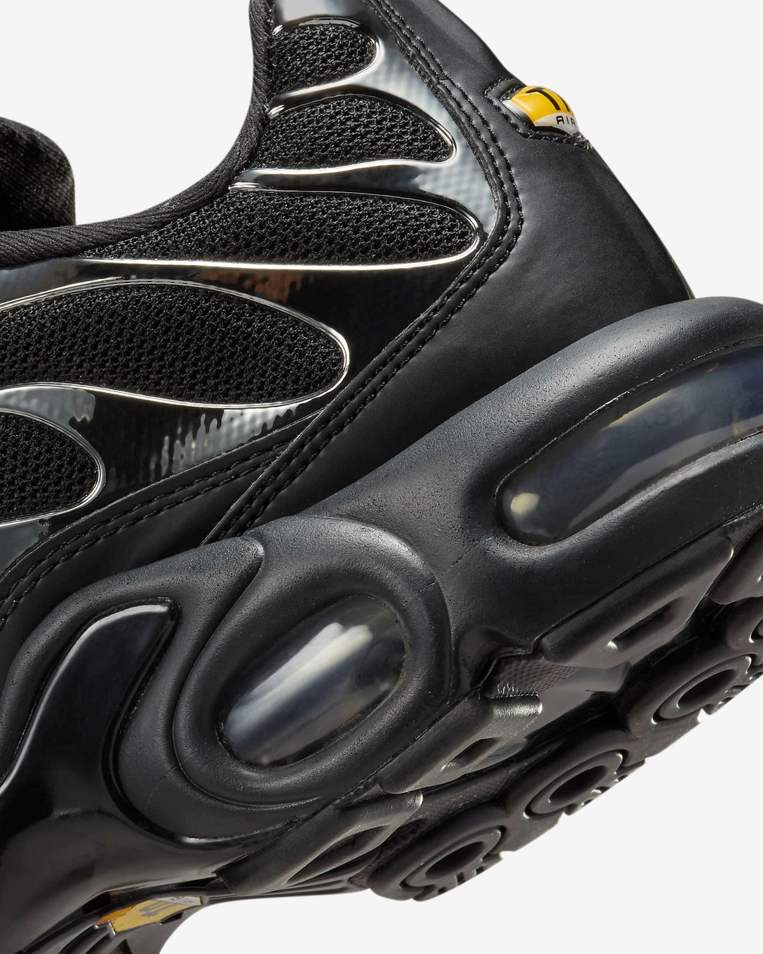 Nike Air Max Plus SE 'Black Chrome' - Banlieue91