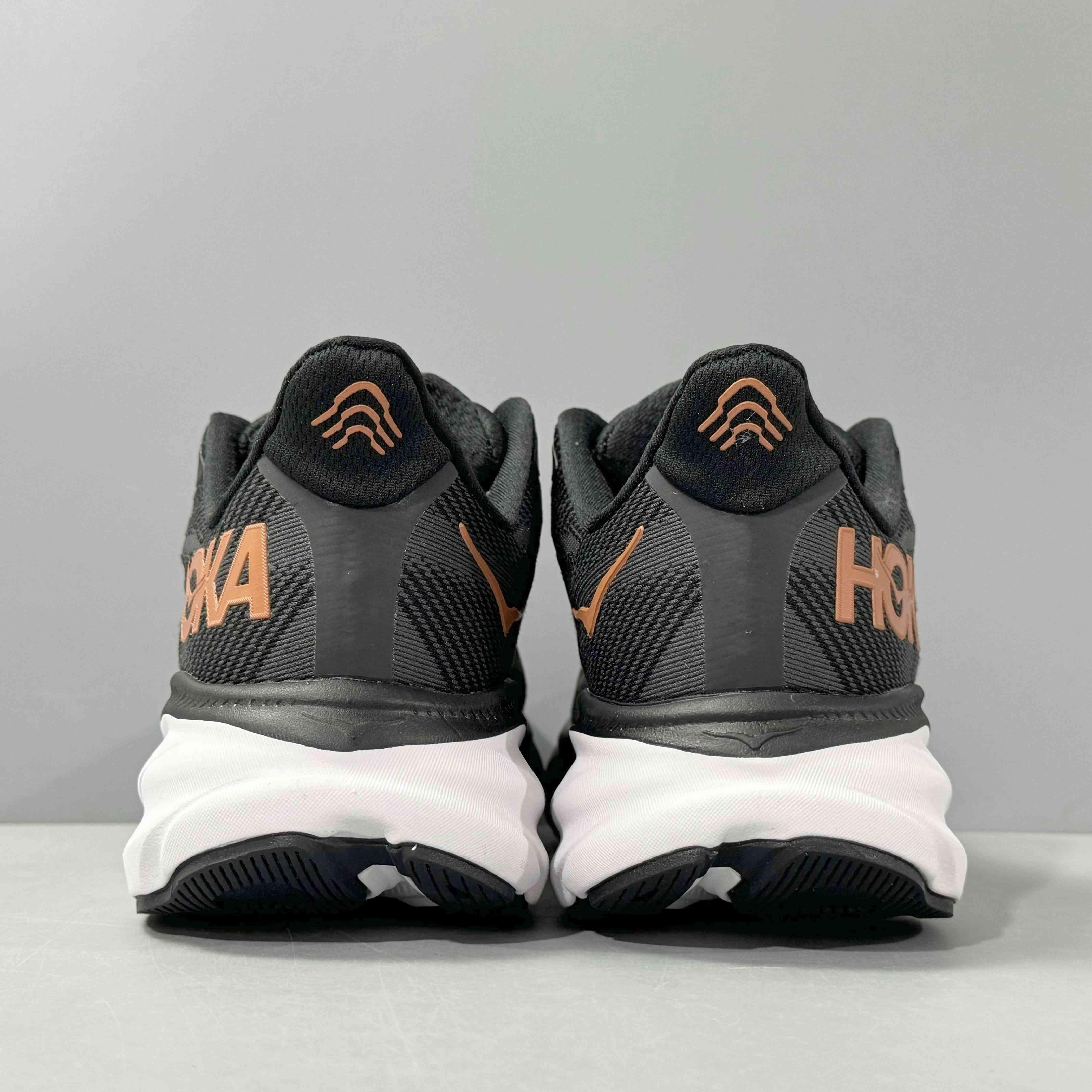 Hoka One One Clifton 9 'Black Copper'