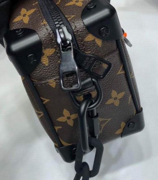 LOUIS VUITTON - SHOULDER BAG - SleekGait