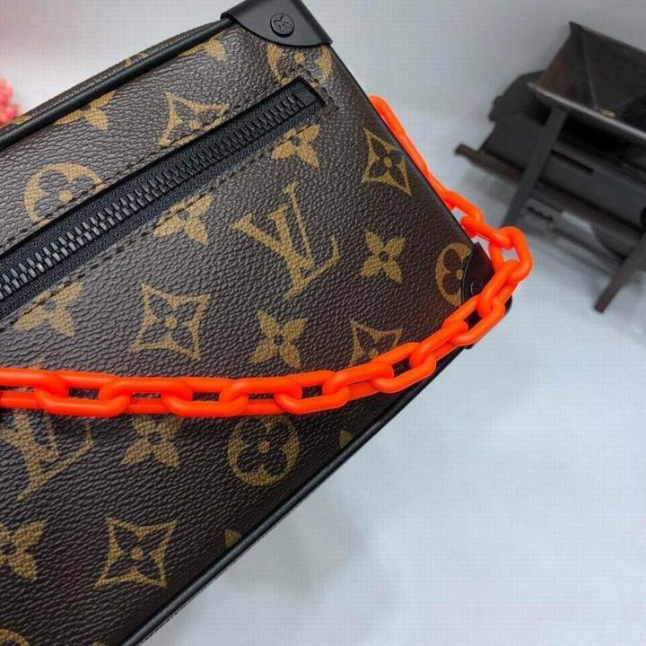 LOUIS VUITTON - SHOULDER BAG - SleekGait