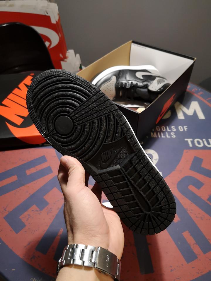 NIKE - AIR JORDAN 1 - SleekGait