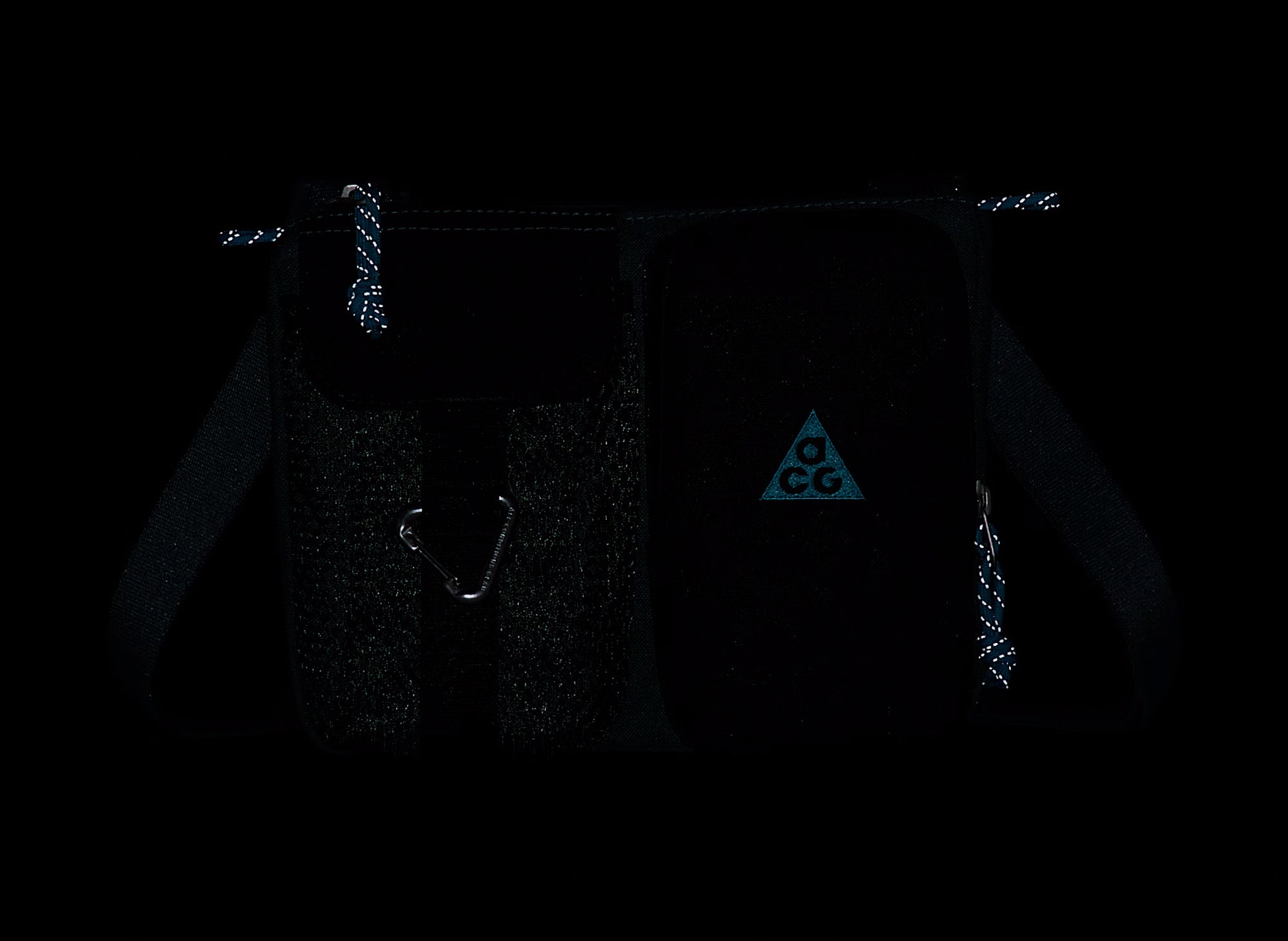 Nike ACG "DAYMAX" Crossbody Bag in Mineral Slate