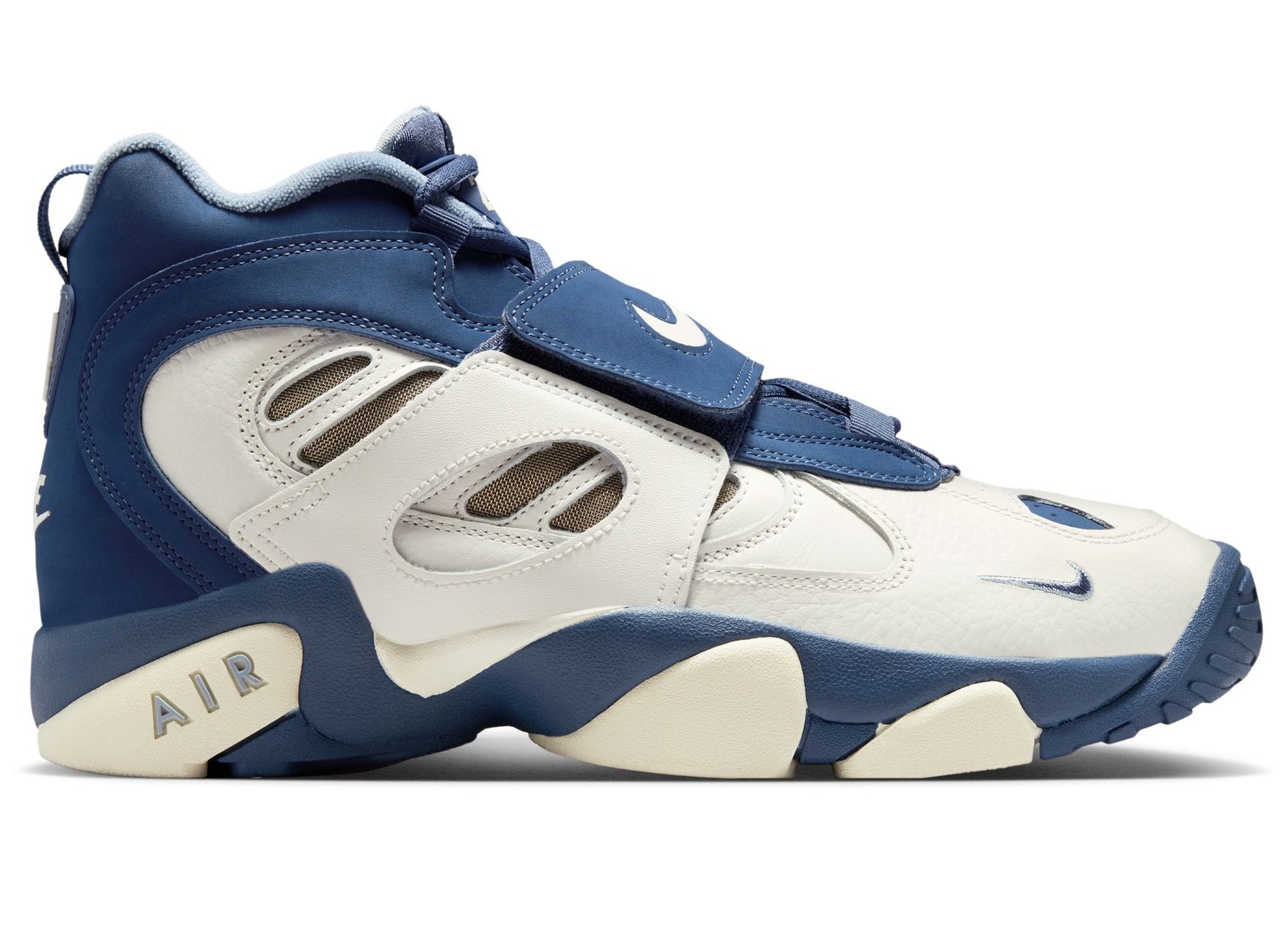 Nike Air Diamond Turf II in Sail / Mystic Navy