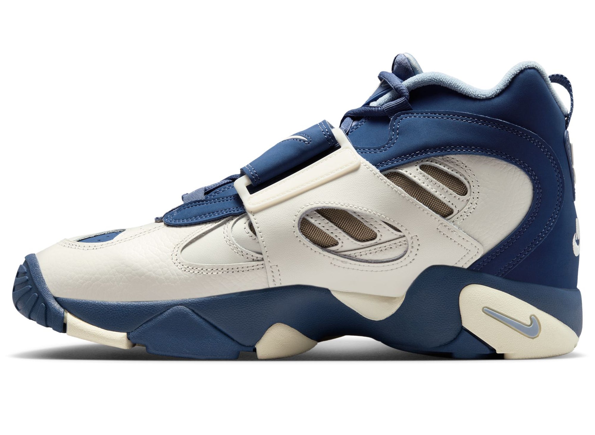 Nike Air Diamond Turf II in Sail / Mystic Navy
