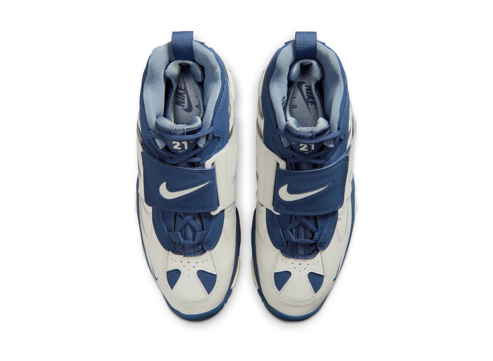 Nike Air Diamond Turf II in Sail / Mystic Navy