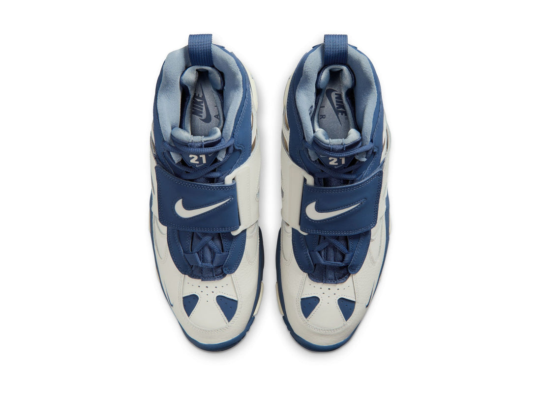 Nike Air Diamond Turf II in Sail / Mystic Navy