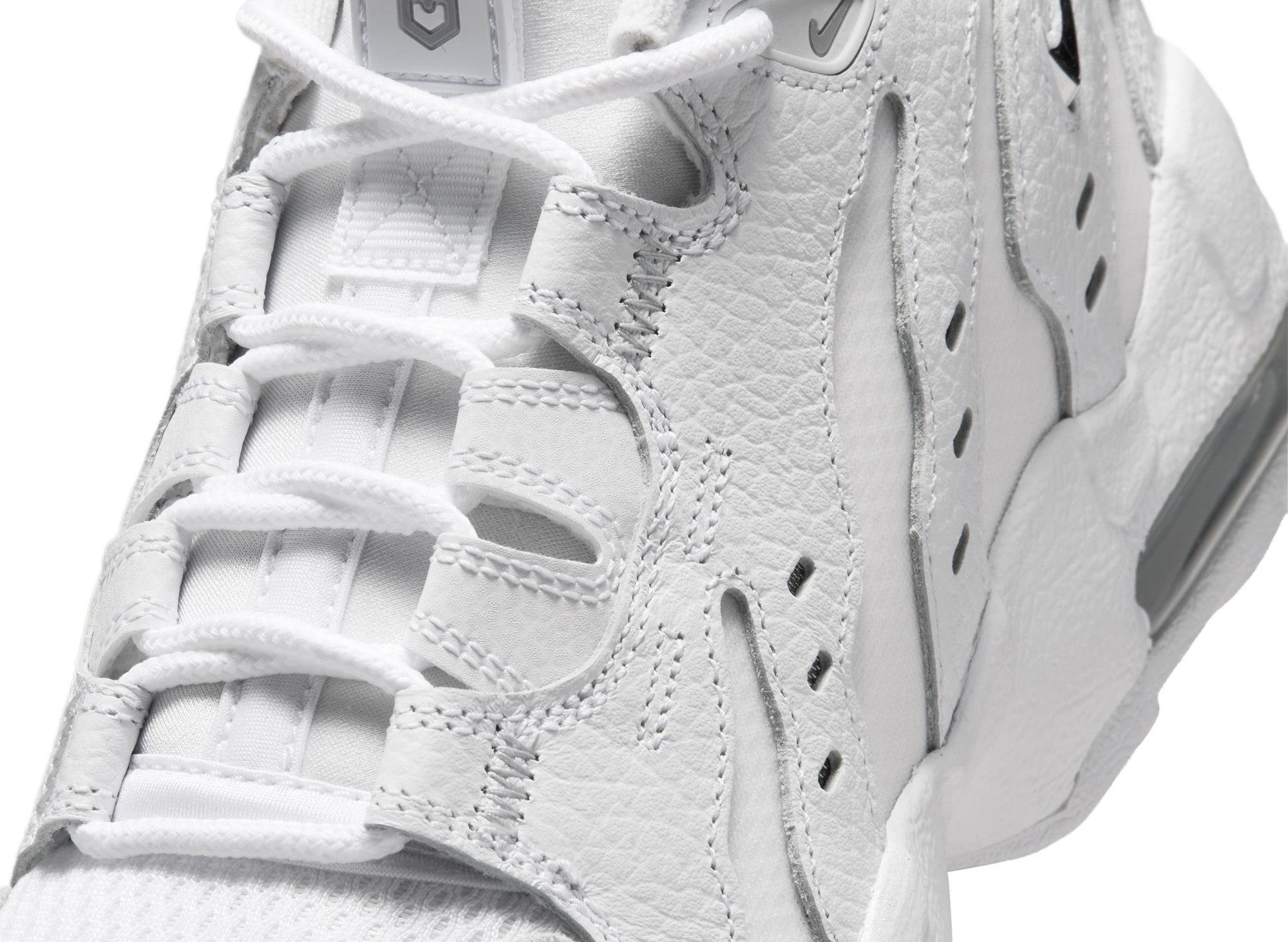 Nike Air DT Max '96 Low in White / Metallic Silver