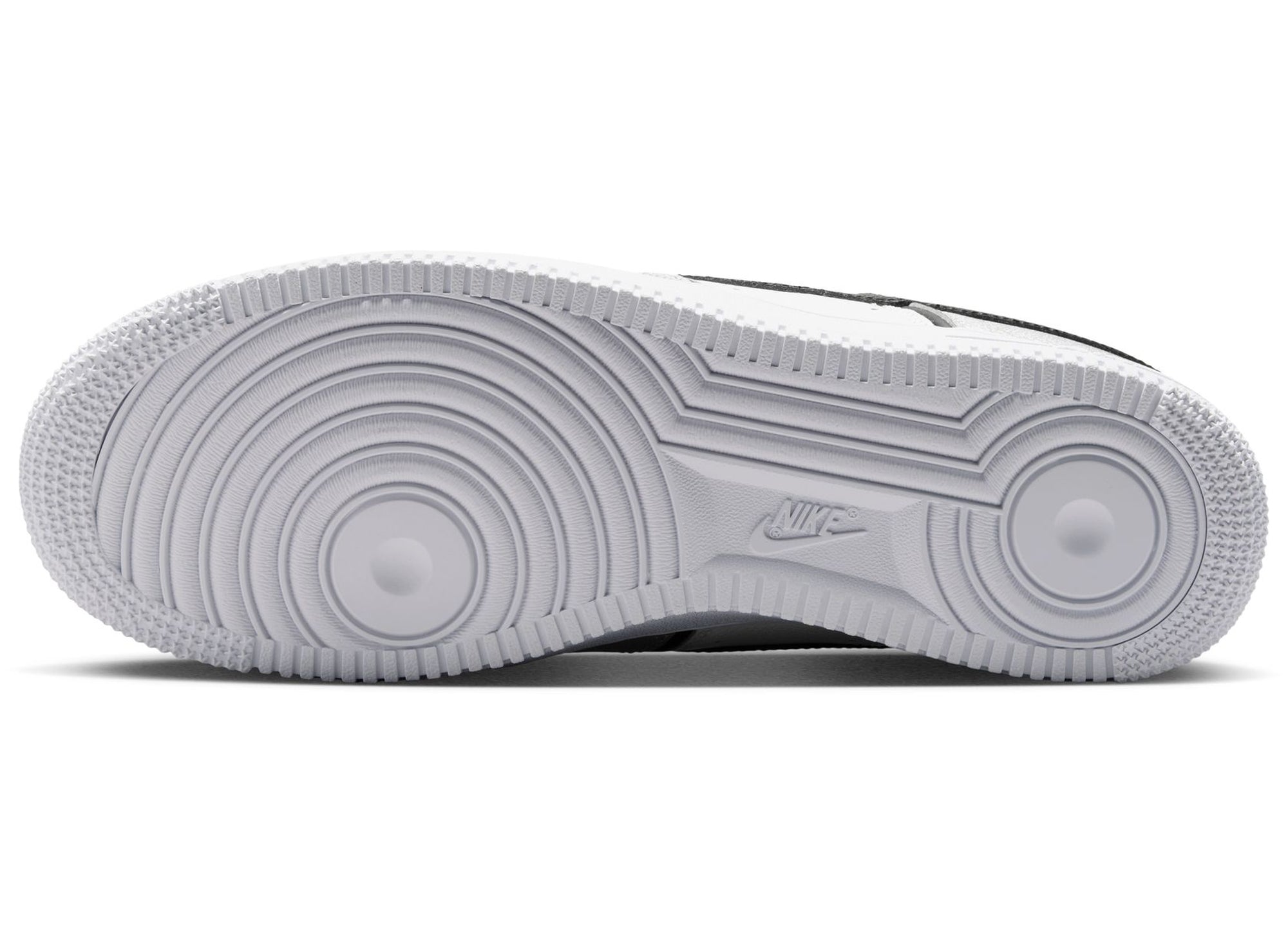 Nike Air Force 1 '07 LV8 in Metallic Silver / Black