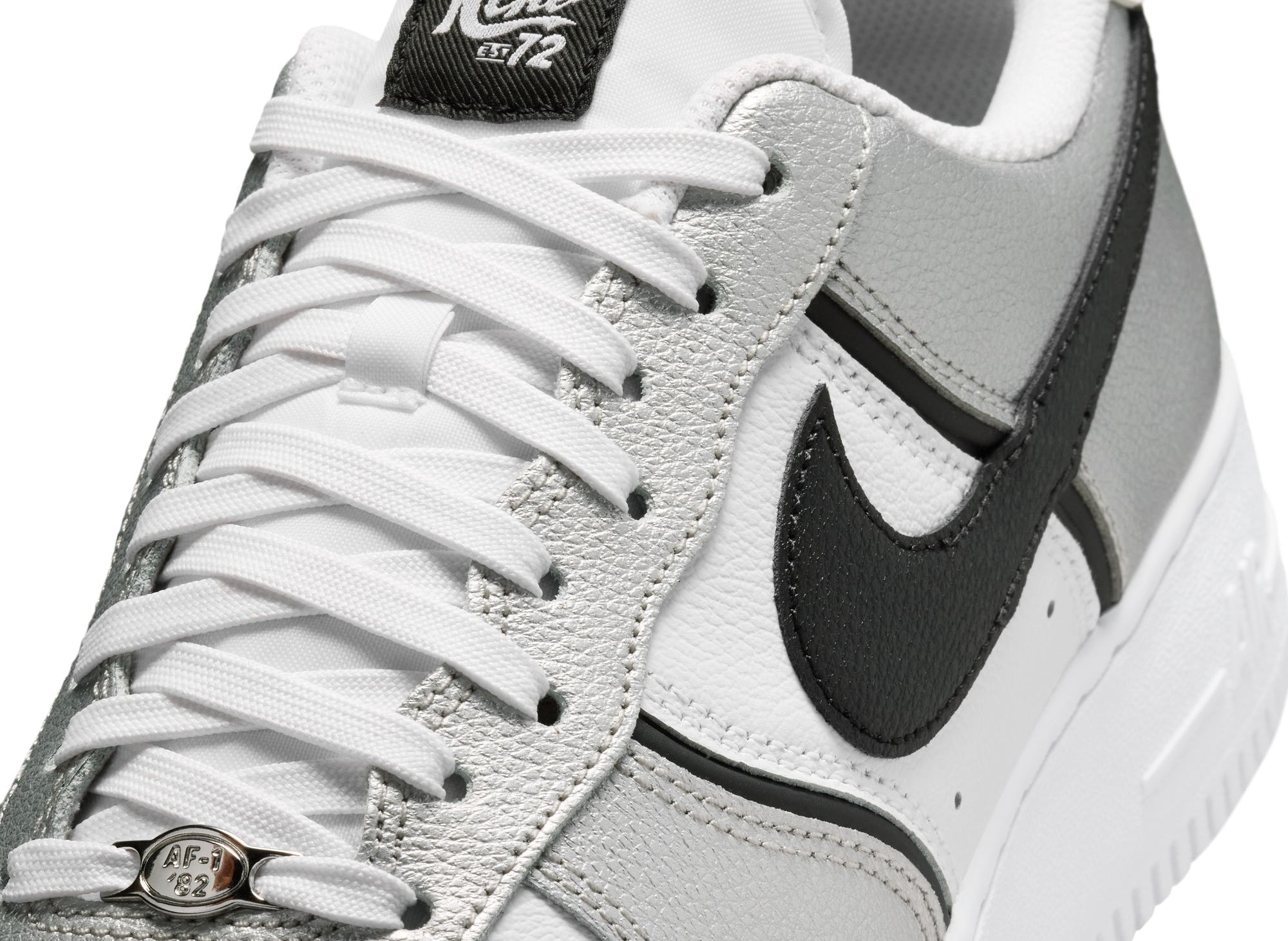 Nike Air Force 1 '07 LV8 in Metallic Silver / Black