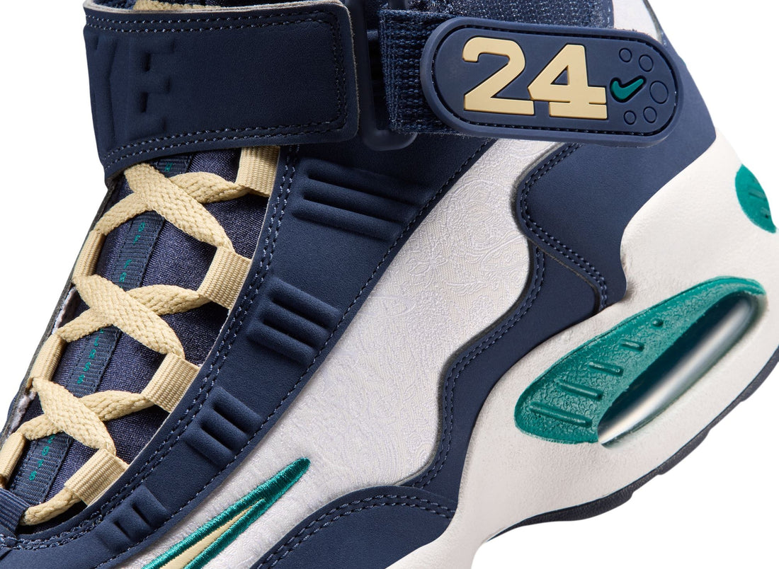 Nike Air Griffey Max 1 in Midnight Navy / Team Gold