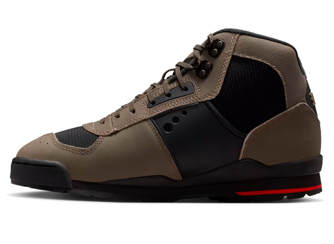 Nike Baltoro QS in Olive Khaki / Black