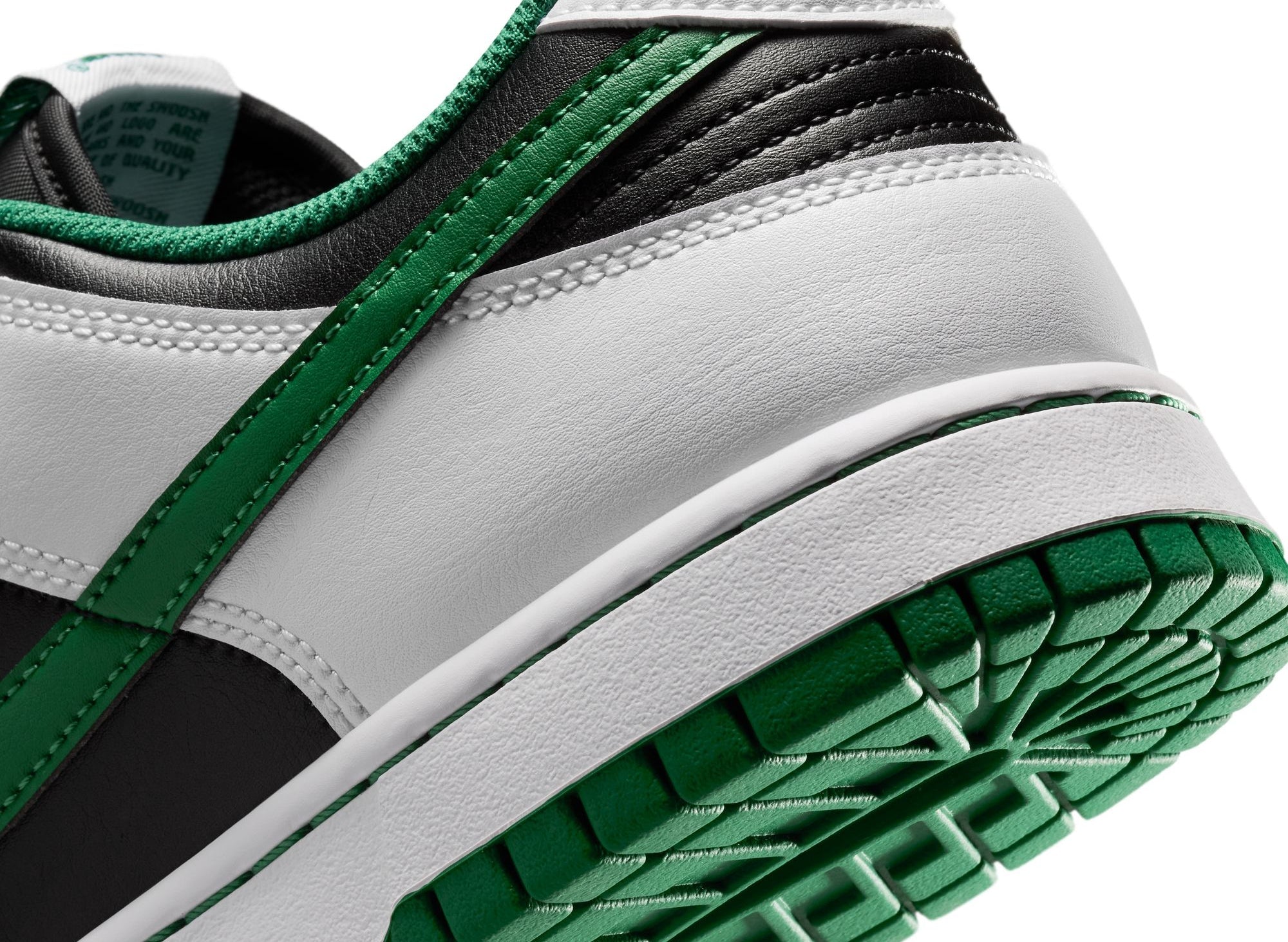 Nike Dunk Low Retro in Black / Clover