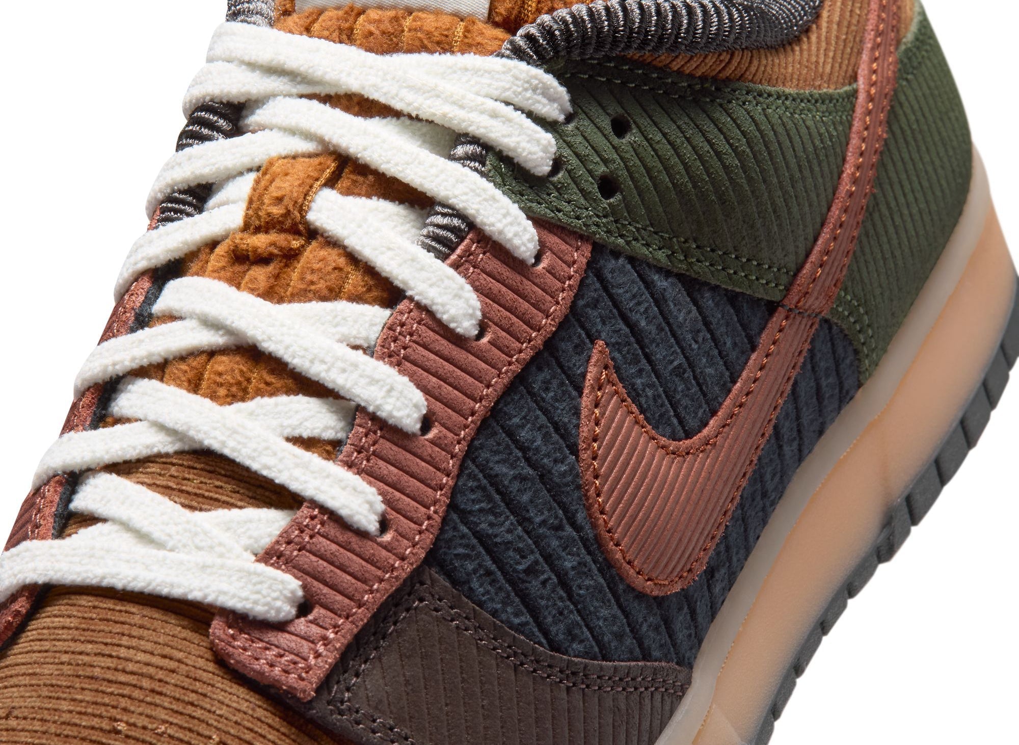 Nike Dunk Low Retro Premium in Light British Tan / Cinnamon