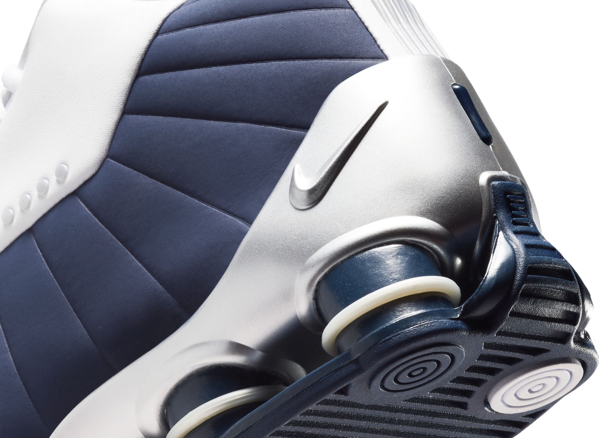 Nike Shox BB4 in White / Midnight Navy