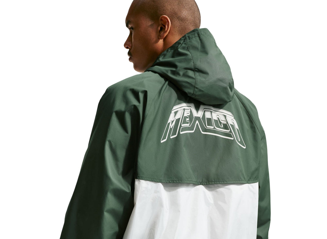 Nike Sportswear Windrunner Lined Jacket Mexico in Fir / Phantom