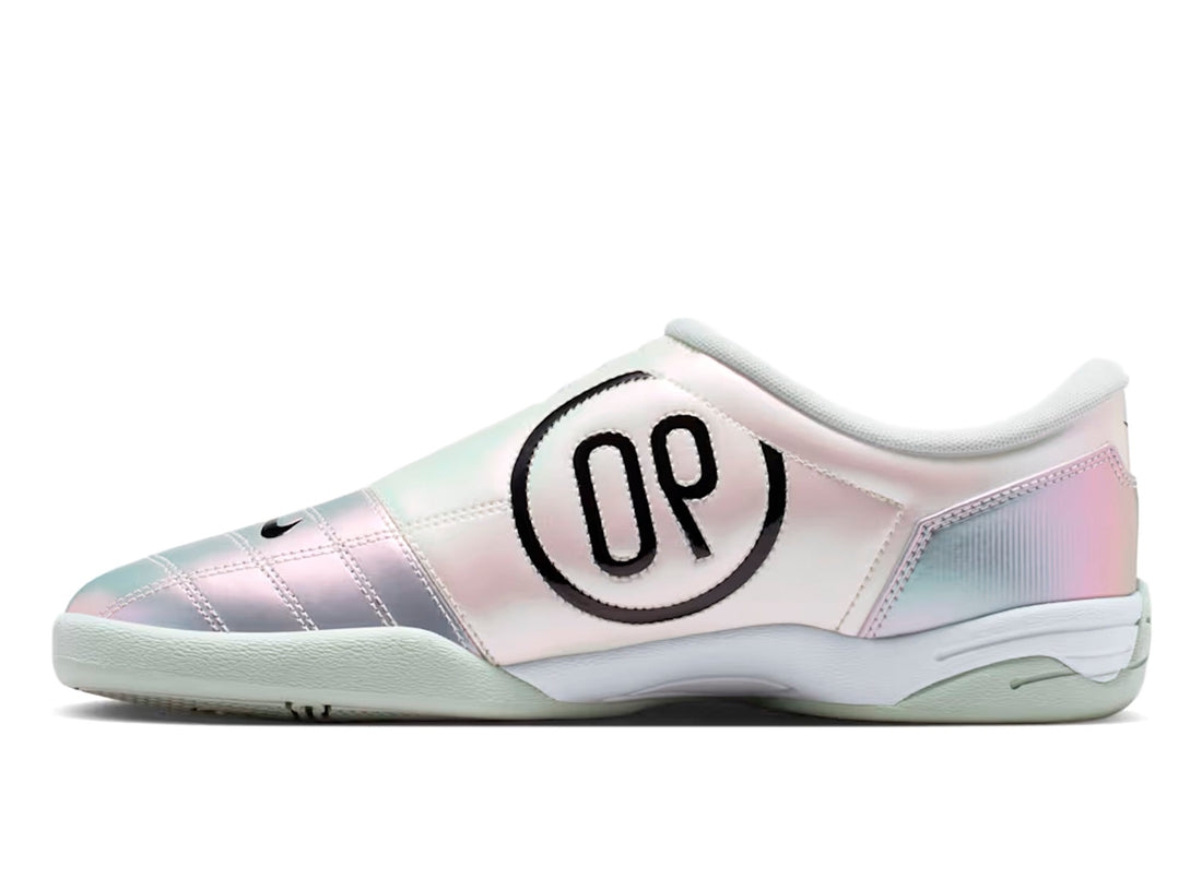 Nike Total 90 PRM in Off White / Black