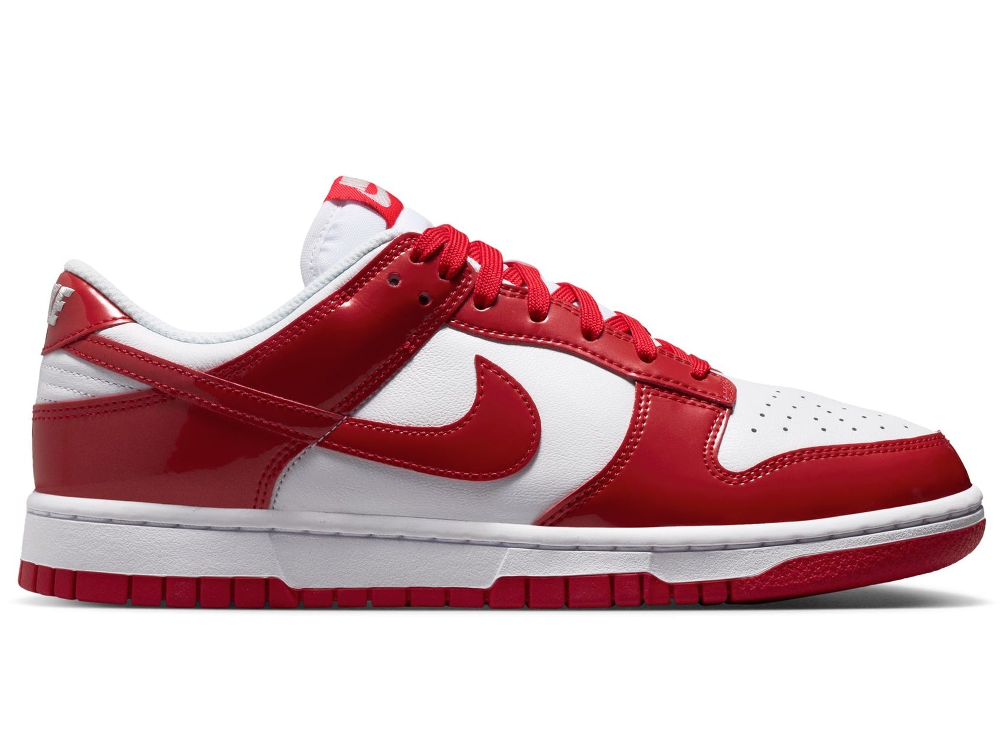 Women's Nike Dunk Low SE Street1 in White / University Red