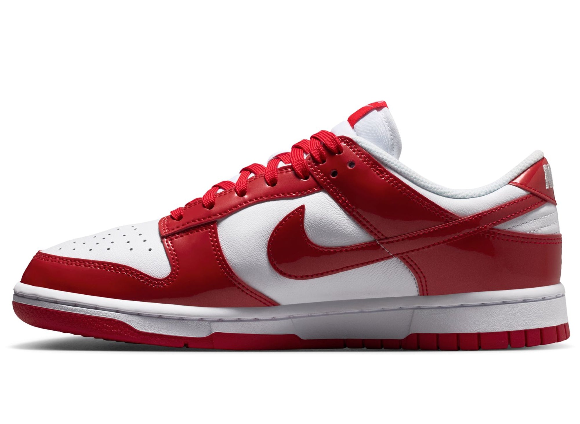 Women's Nike Dunk Low SE Street1 in White / University Red