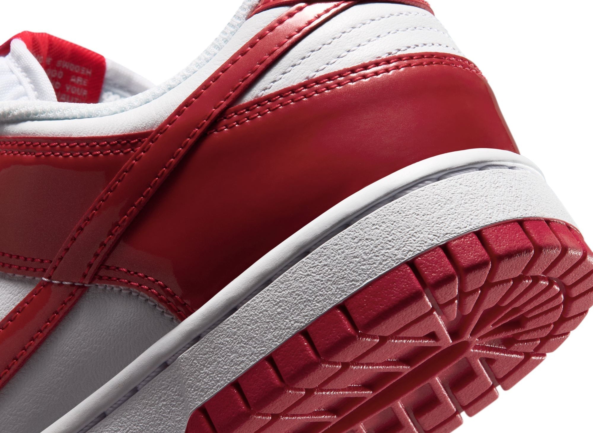 Women's Nike Dunk Low SE Street1 in White / University Red