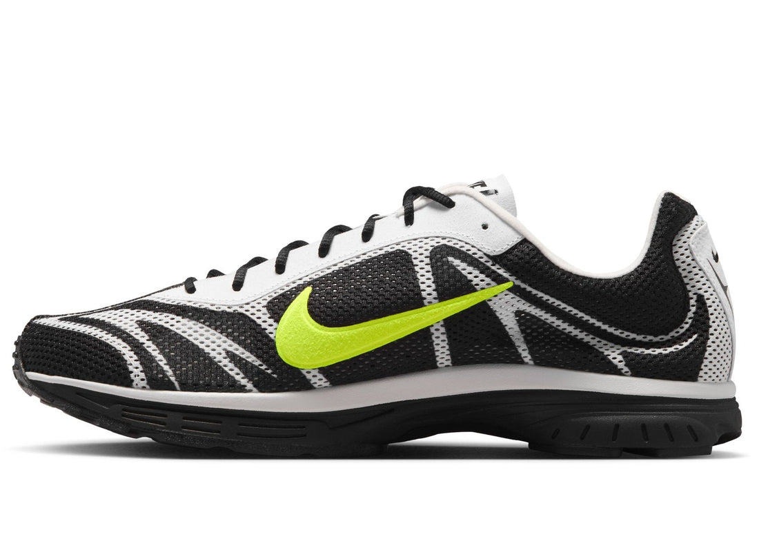 Nike Zoom Streak 3 in Black / Volt
