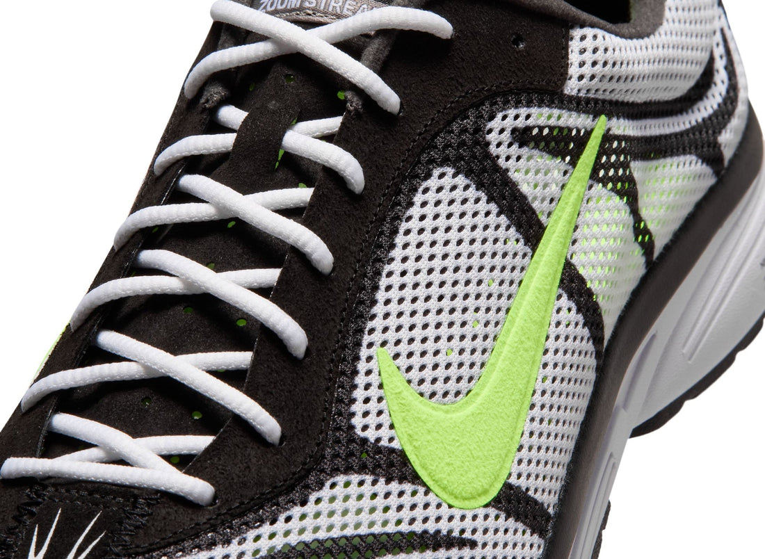 Nike Zoom Streak 3 in White / Volt