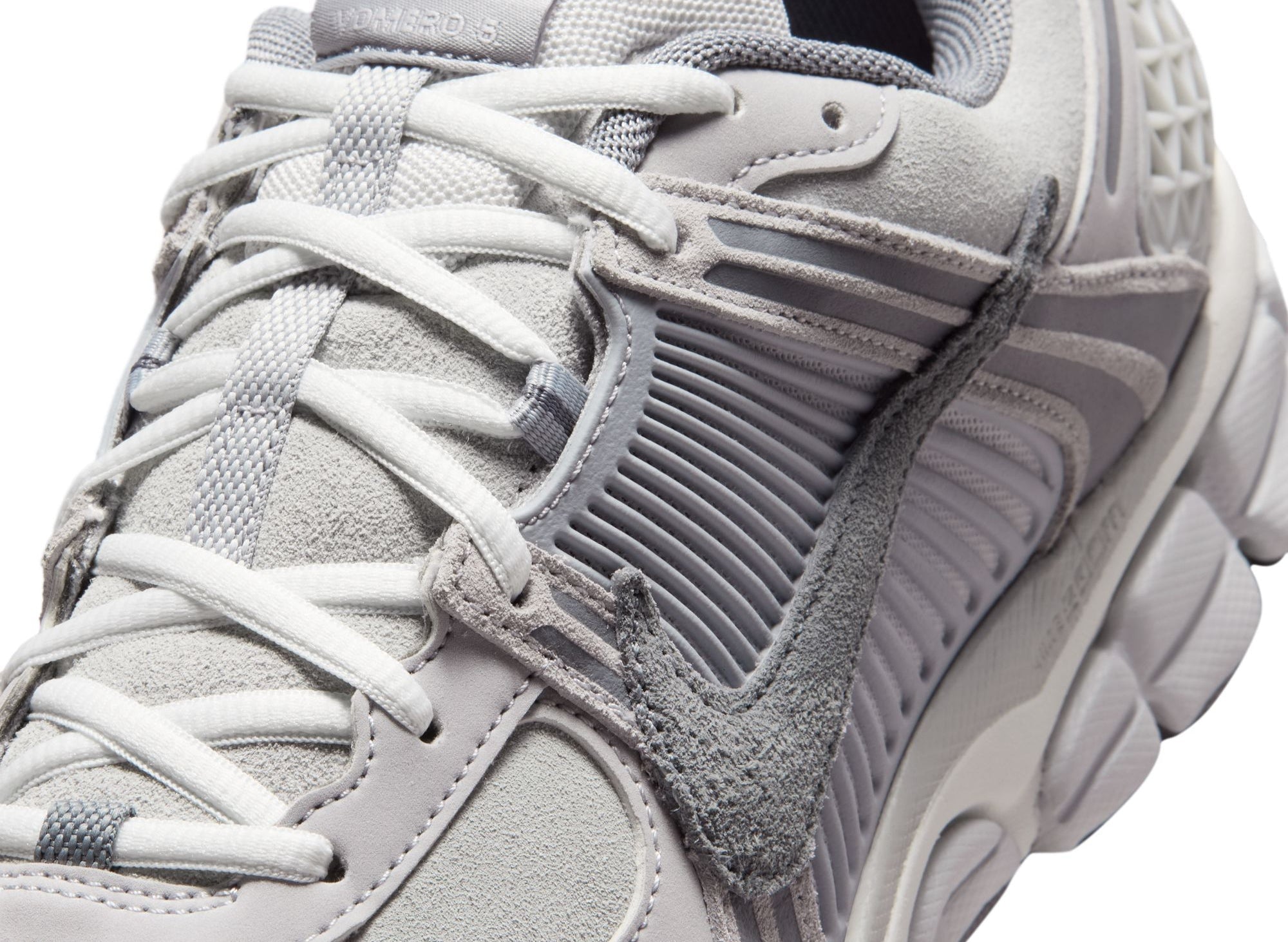 Nike Zoom Vomero 5 SE Los SD in Pure Platinum / Cool Grey