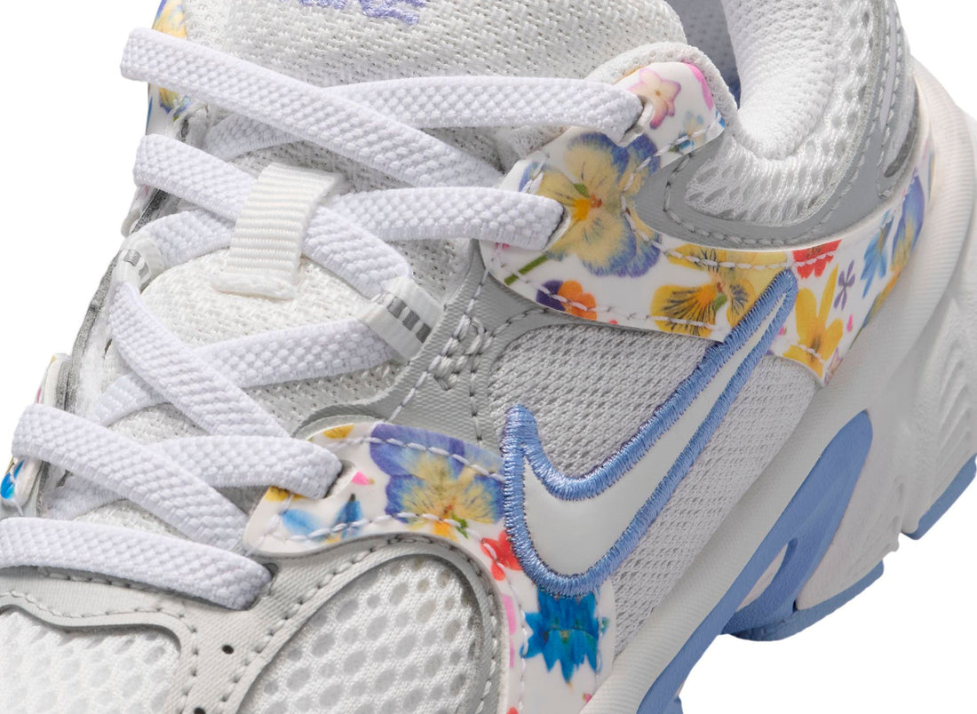 PS Nike V5 Runner SE in Summit White