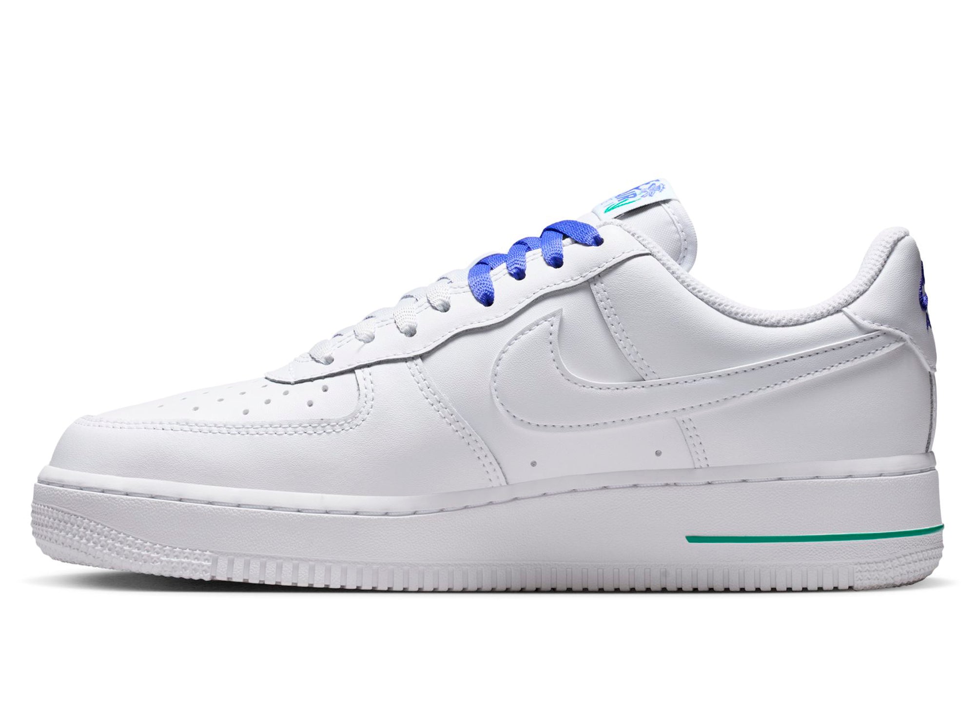 Women's Nike Air Force 1 '07 SE in White / Persian Violet