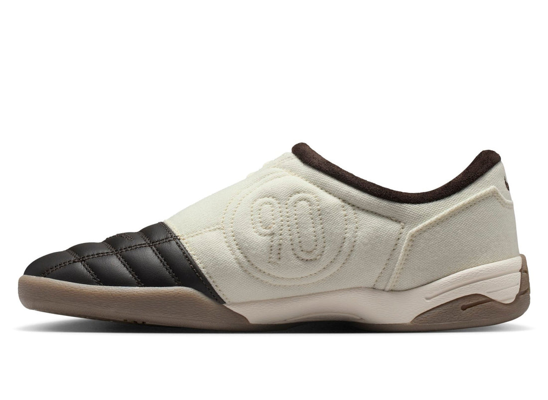 Women's Nike Total 90 in Soft Pearl / Velvet Brown